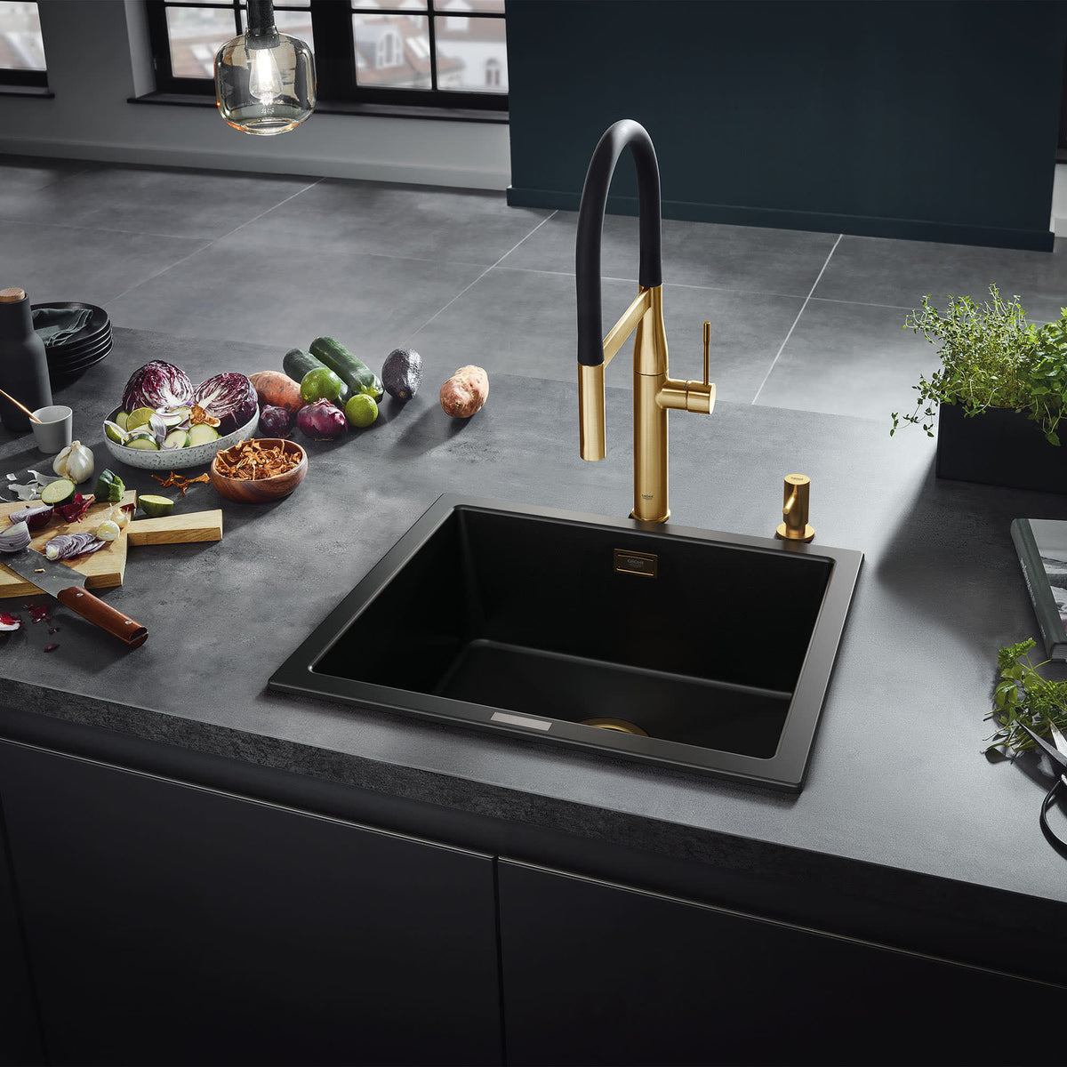 30295GN0 Single-Handle Semi-Pro Dual Spray Kitchen Faucet 1.75 GPM