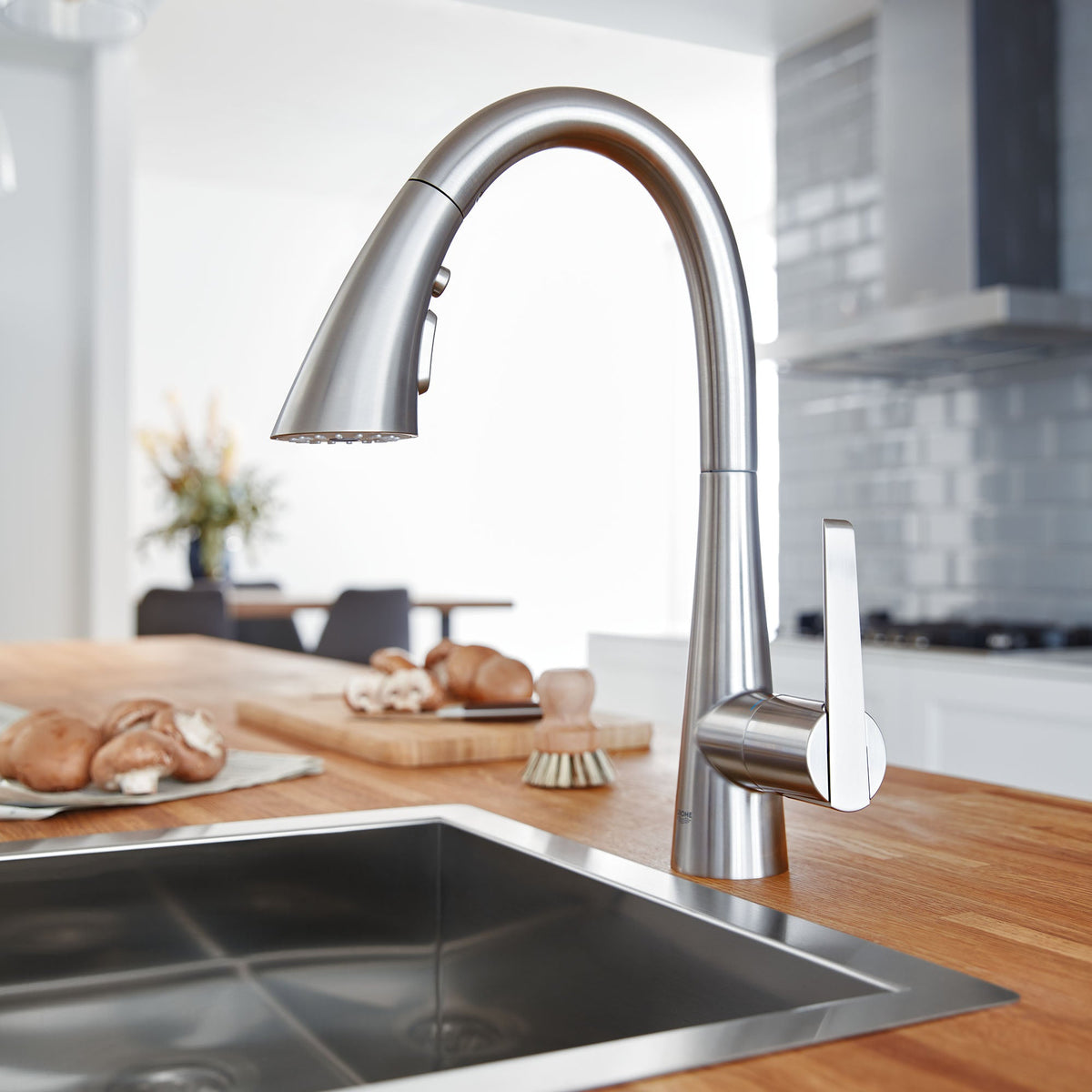 32298DC3 Single-Handle Pull Down Kitchen Faucet Triple Spray 1.75 GPM in SUPERSTEEL