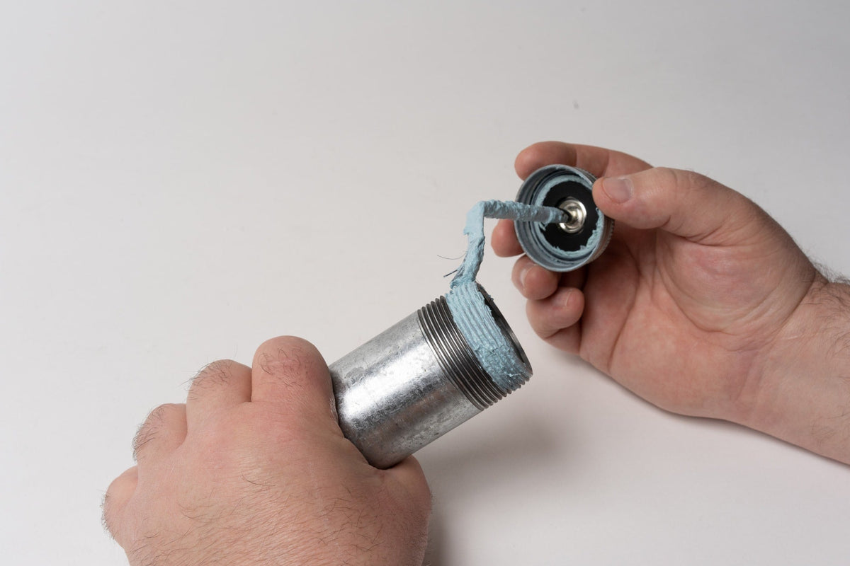 15808 16 oz. Megaloc® Thread Sealant