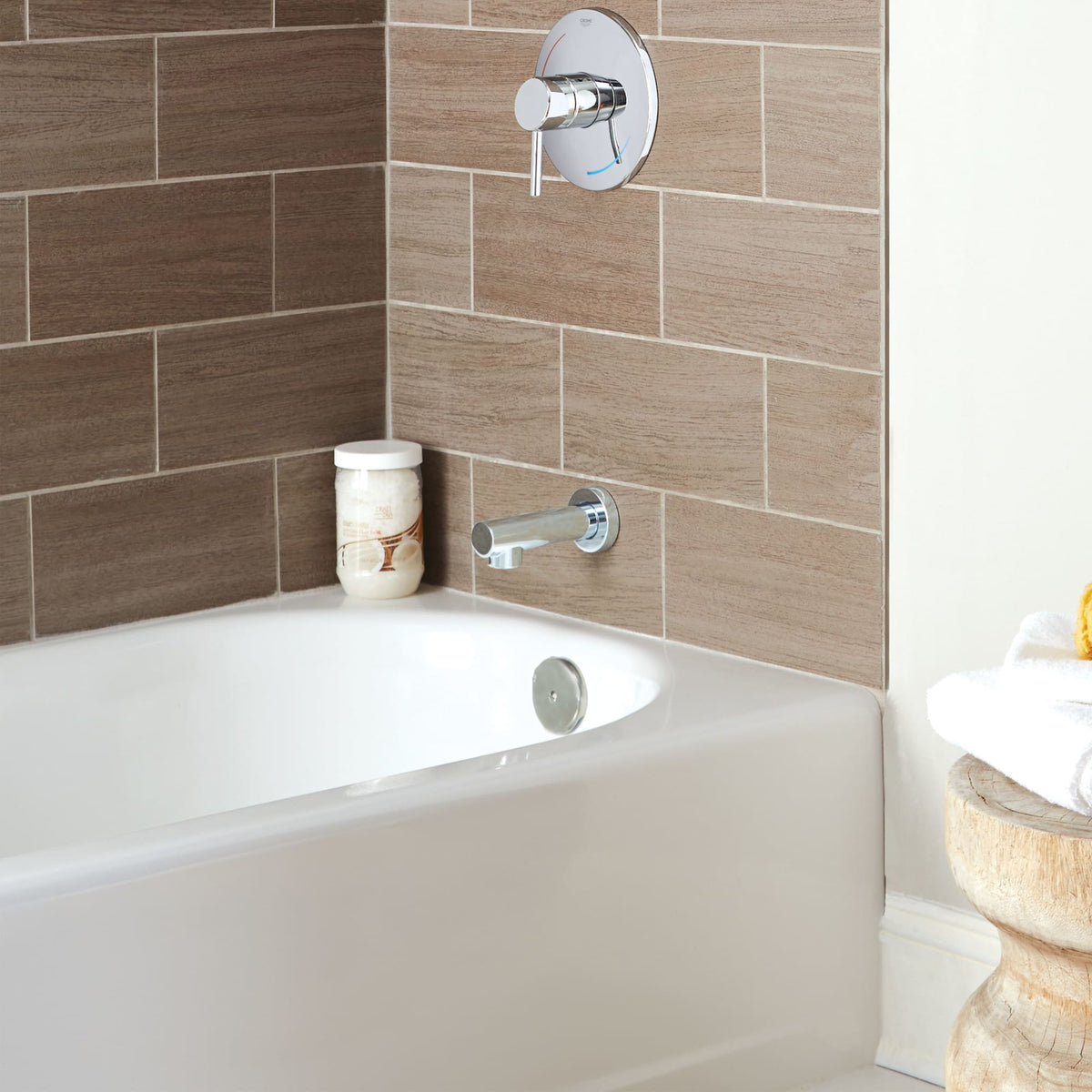 Tub Spout in CHROME 13274001