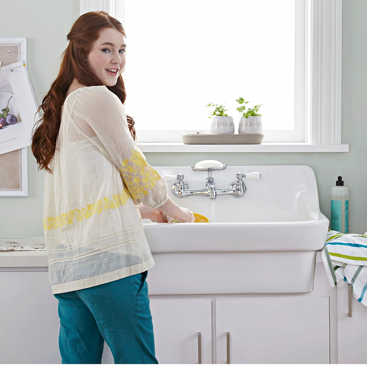 9062008.020 30 x 22-Inch Vitreous China 2-Hole Single-Bowl Country Kitchen Sink White
