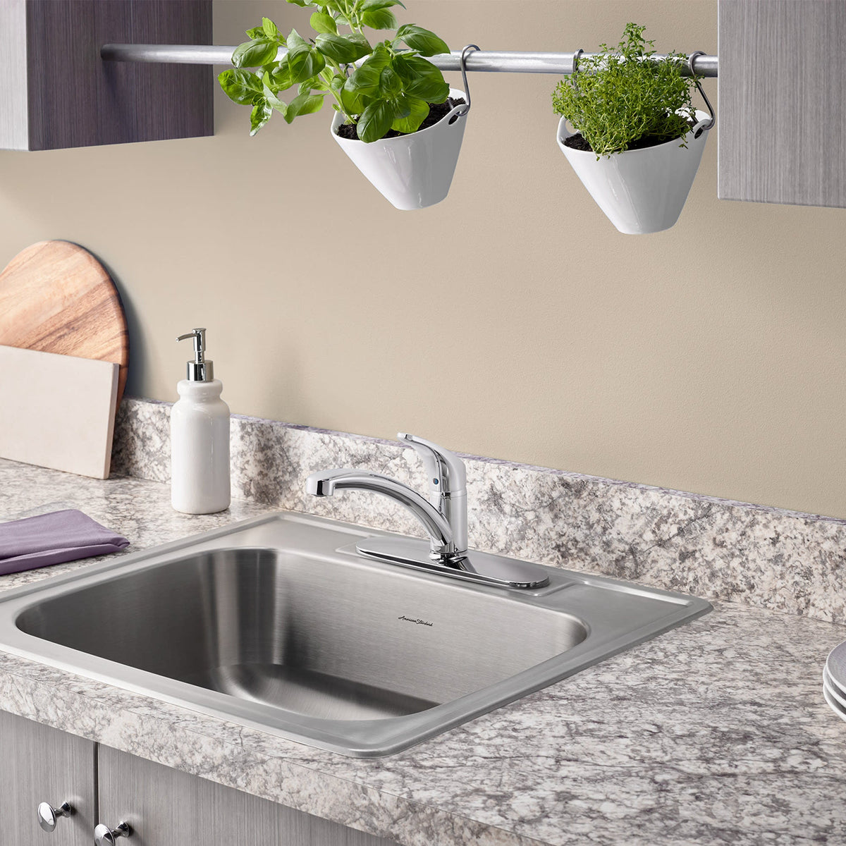 7074000.002 Colony® PRO Single-Handle Kitchen Faucet 1.5 gpm/5.7 L/Min Chrome
