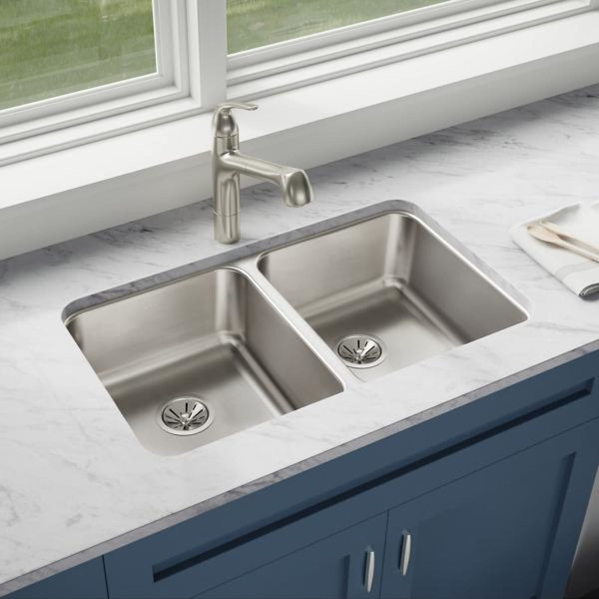 ELUH3118 Lustertone Classic Stainless Steel, 30-3/4" x 18-1/2" x 7-7/8" Equal Double Bowl Undermount Sink