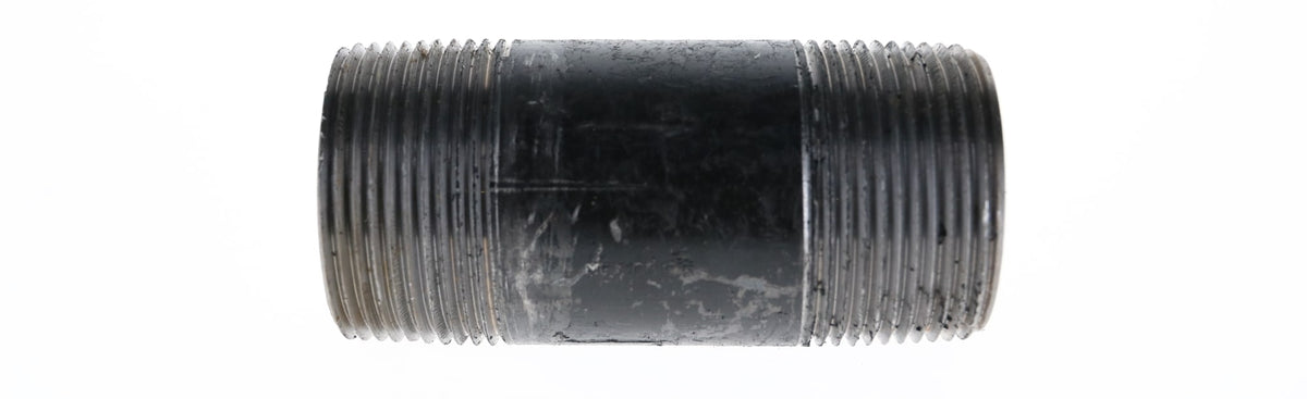 586-040 1-1/4" x 4" - Black Iron Nipple
